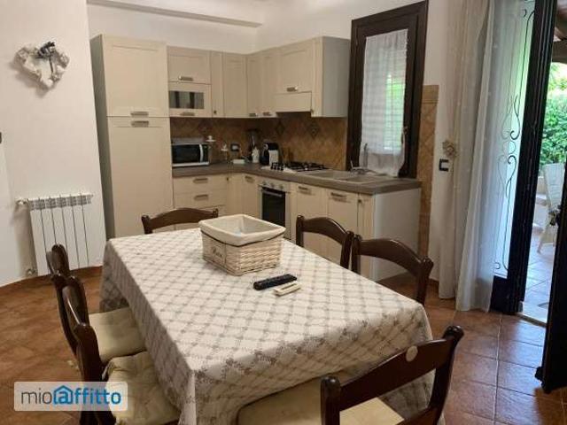 Villa a schiera arredata con piscina
