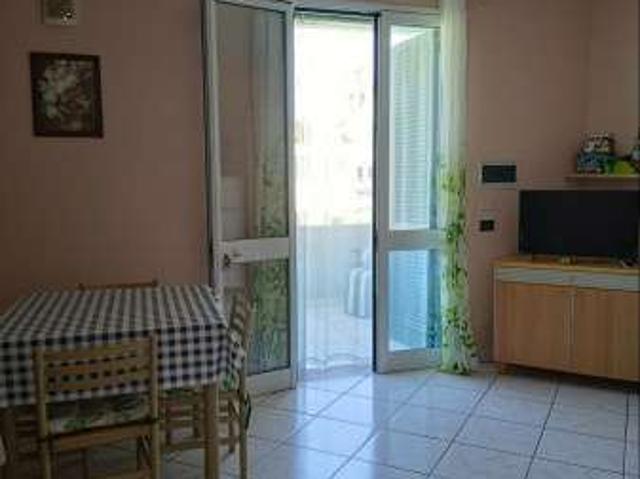 Villa a schiera arredata con piscina