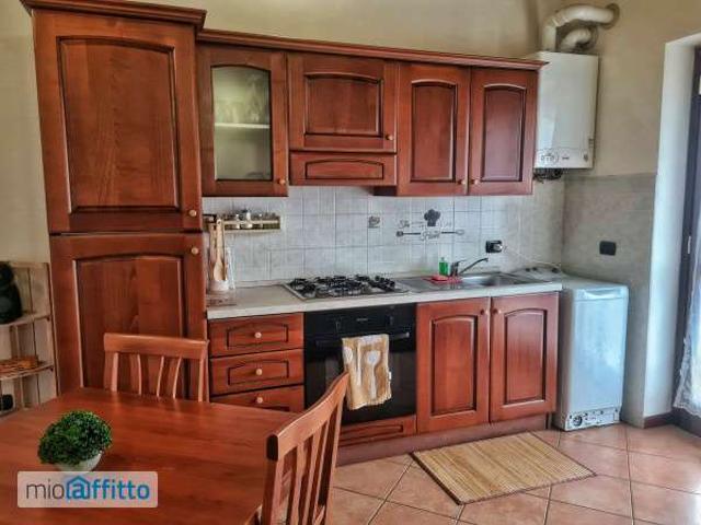 Villa a schiera arredata con terrazzo