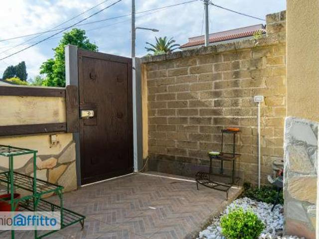 Villa a schiera arredata con terrazzo