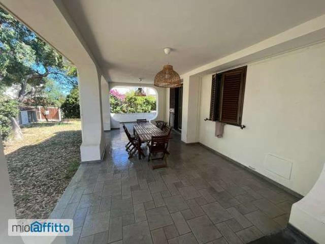 Villa a schiera arredata con terrazzo