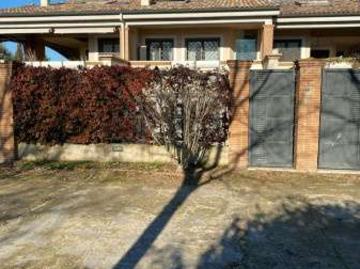 Villa a schiera arredata con terrazzo