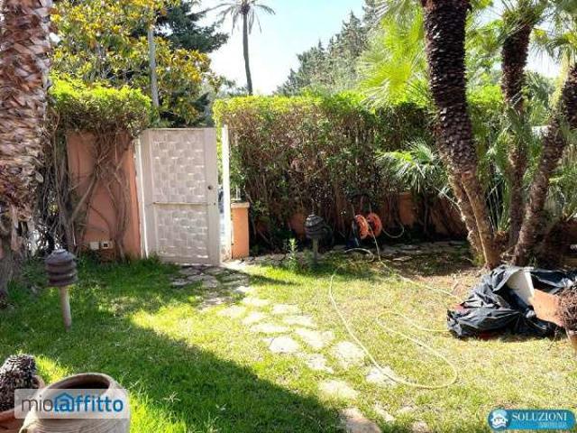 Villa a schiera arredata con terrazzo