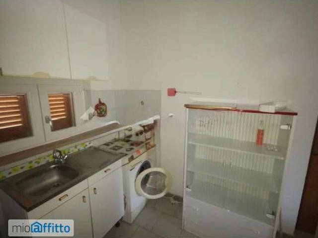 Villa a schiera arredata con terrazzo