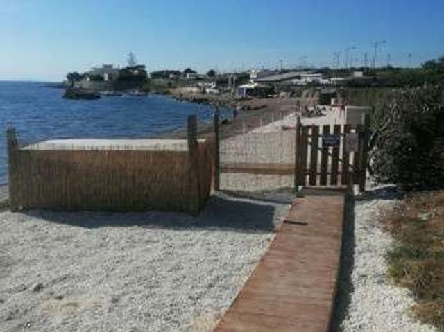 Villa a schiera arredata con terrazzo