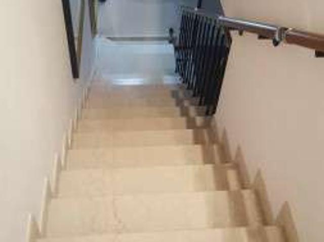 Villa a schiera arredata con terrazzo