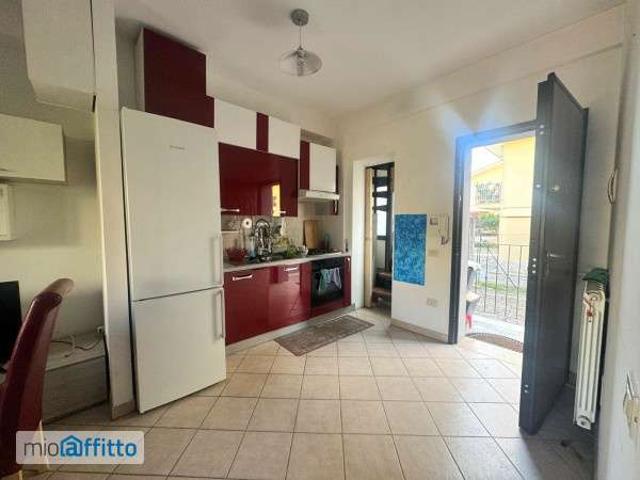 Villa a schiera arredata con terrazzo