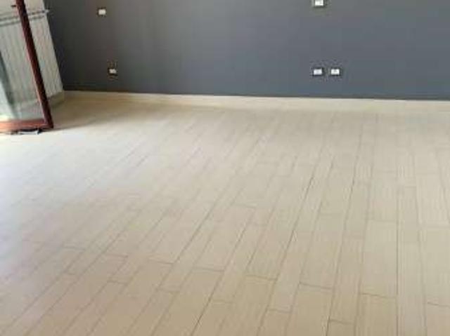 Villa a schiera arredata con terrazzo
