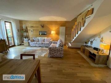 Villa a schiera arredata con terrazzo