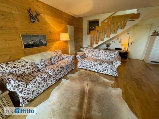 Villa a schiera arredata con terrazzo