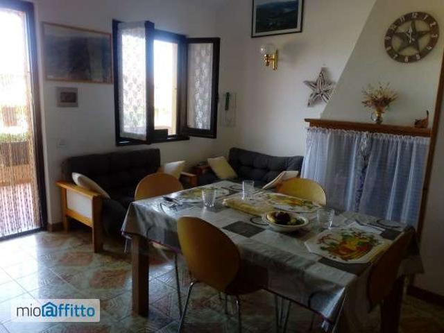 Villa a schiera arredata con terrazzo