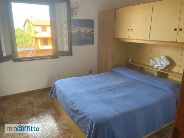 Villa a schiera arredata con terrazzo