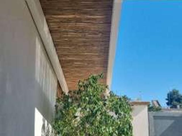 Villa a schiera arredata con terrazzo