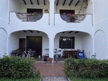 Villa a schiera arredata con terrazzo