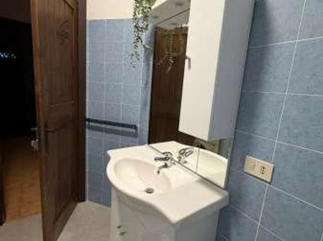 Villa a schiera arredata con terrazzo