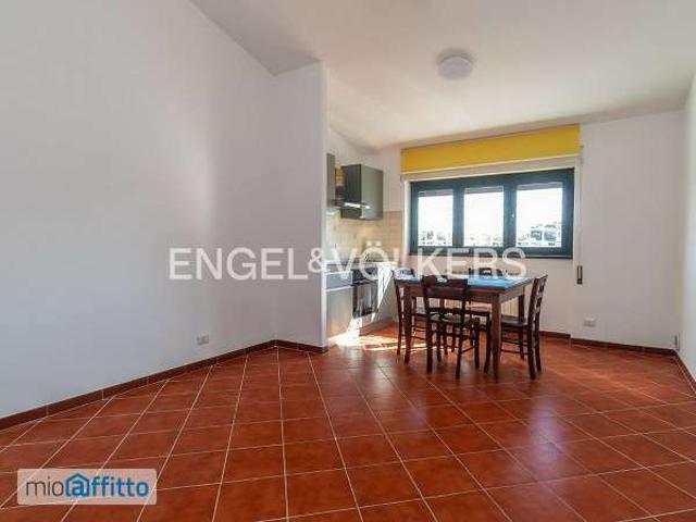 Villa a schiera arredata con terrazzo