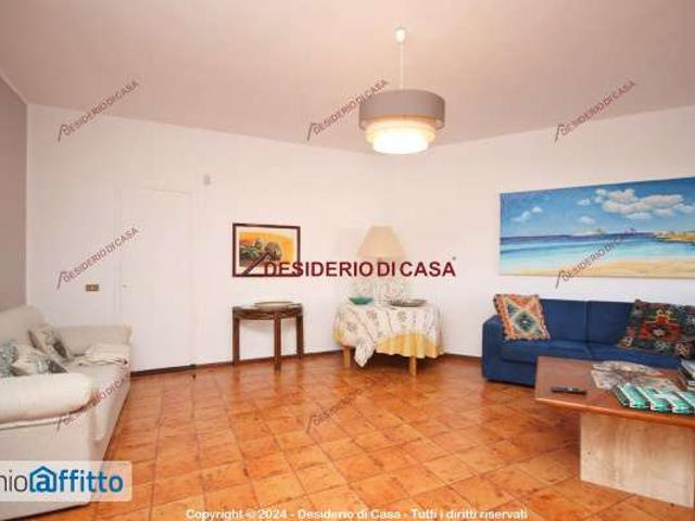 Villa a schiera arredata con terrazzo