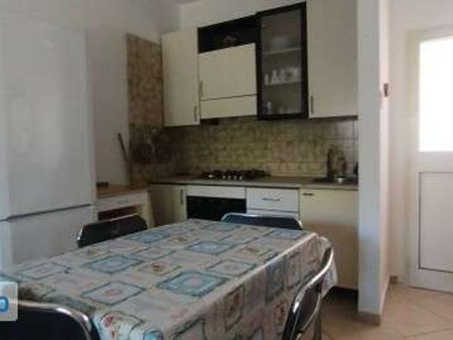 Villa a schiera arredata con terrazzo