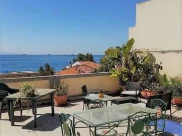 Villa a schiera arredata con terrazzo