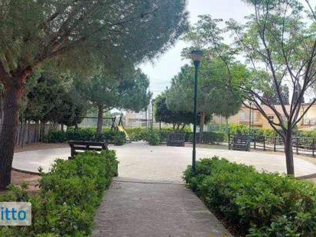 Villa a schiera arredata con terrazzo