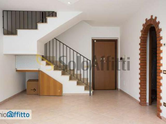 Villa a schiera arredata con terrazzo