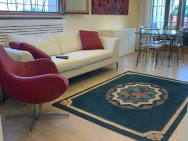 Villa a schiera arredata con terrazzo