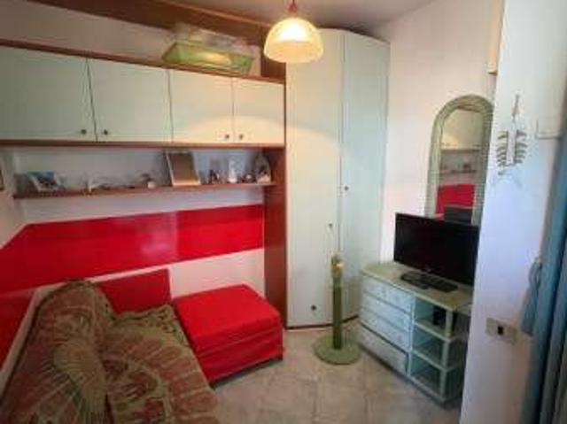 Villa a schiera arredata con terrazzo