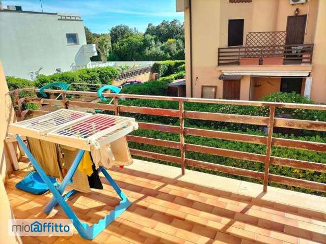 Villa a schiera arredata con terrazzo