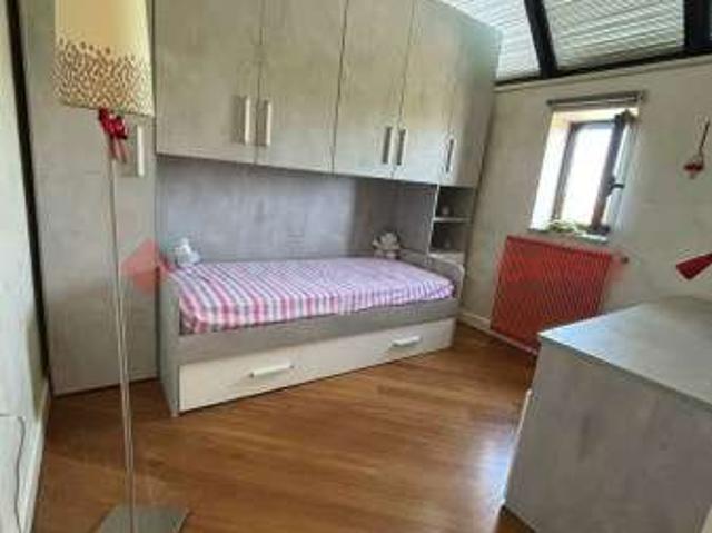 Villa a schiera arredata con terrazzo