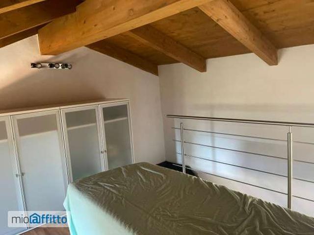 Villa a schiera arredata con terrazzo