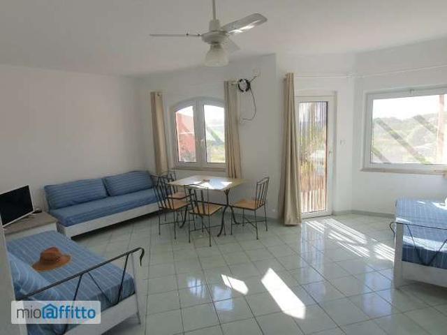Villa a schiera arredata con terrazzo