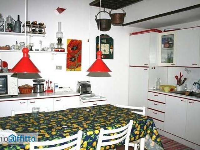 Villa a schiera arredata con terrazzo
