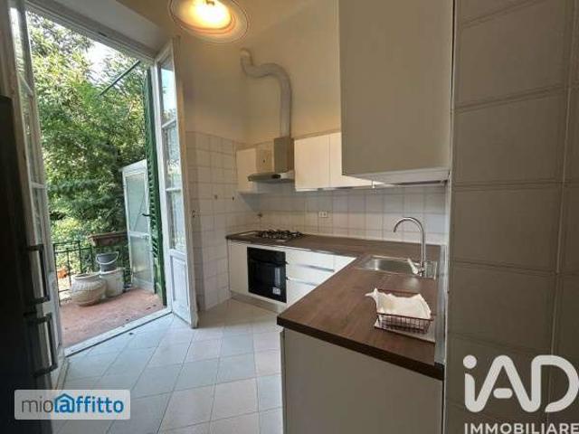 Villa a schiera arredata con terrazzo