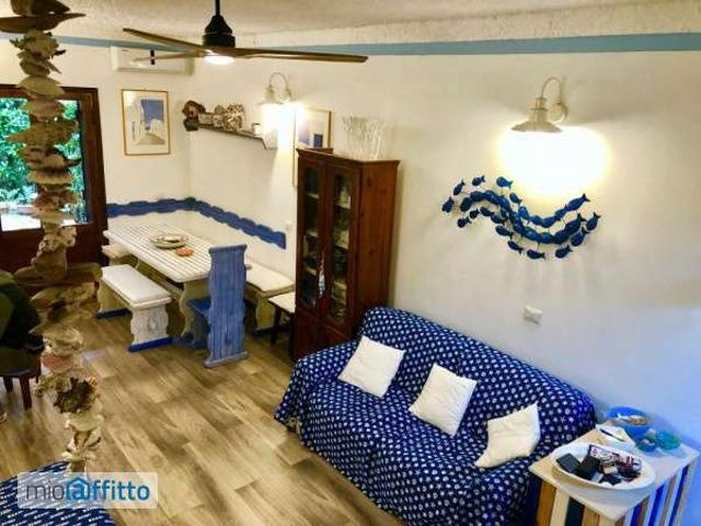 Villa a schiera arredata con terrazzo