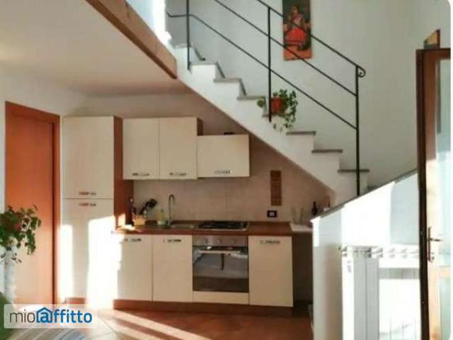 Villa a schiera arredata con terrazzo