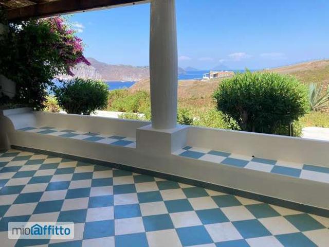 Villa a schiera arredata con terrazzo