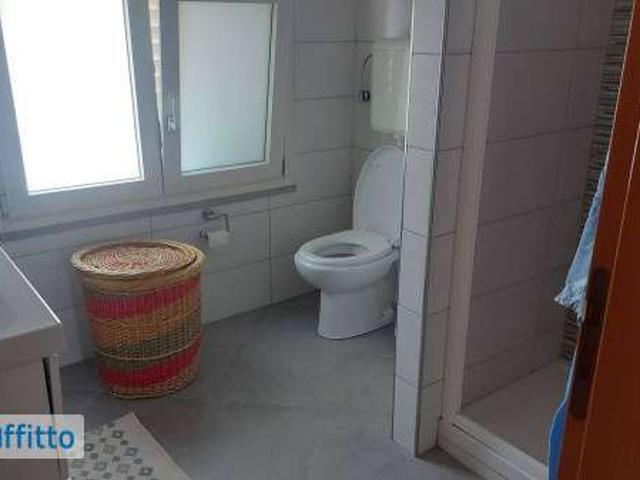 Villa a schiera arredata con terrazzo