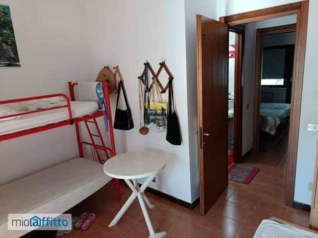 Villa a schiera arredata con terrazzo