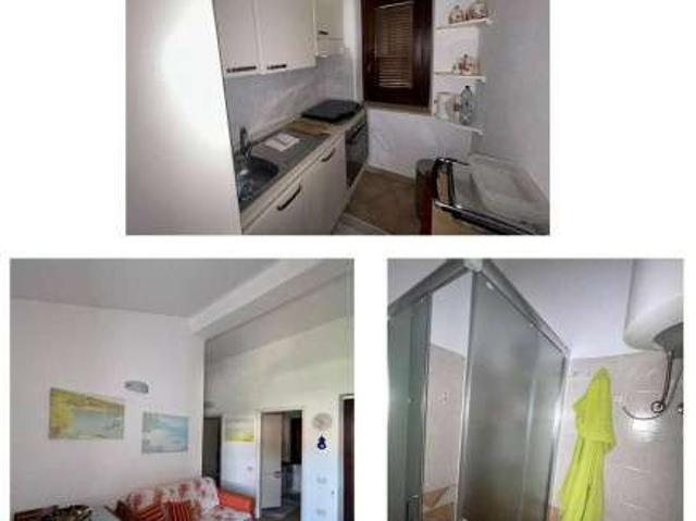 Villa a schiera arredata con terrazzo