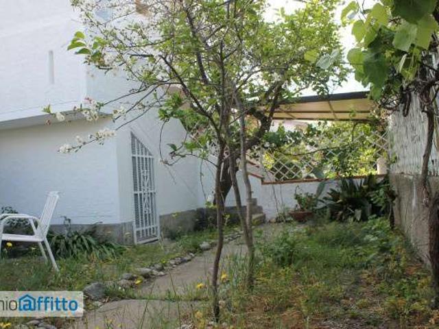 Villa a schiera arredata Cropani