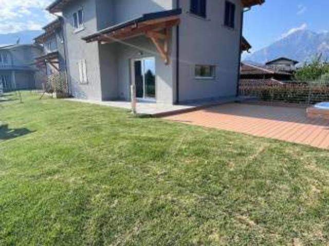 Villa a schiera arredata Dubino
