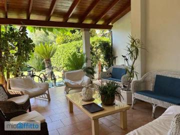 Villa Indipendente in affitto a Pomezia - Giardino