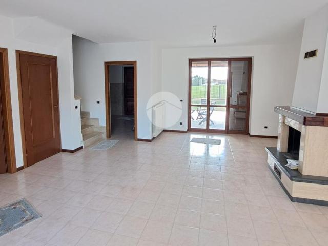 Villa a schiera d'angolo in affitto