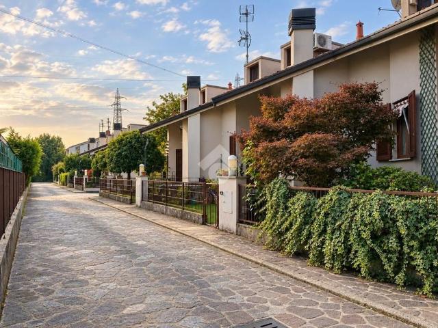 Villa a schiera d'angolo in affitto