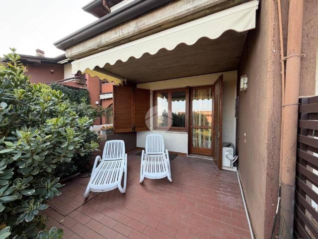 Villa a Schiera in affitto a Manerba del Garda via Giuseppe Ungaretti, 22, arredato, giardino privato, piscina condominiale TrovaCasa