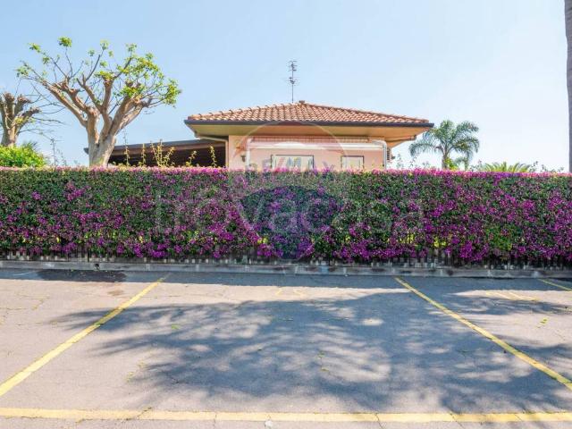 Villa a Schiera in affitto a Mascali via Pietralonga, 18, giardino privato, posto auto, ingresso indipendente TrovaCasa