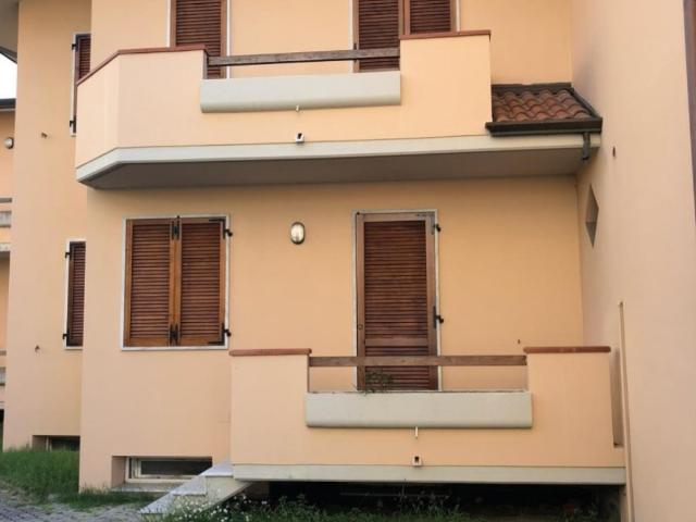 Villa a Schiera in affitto a Massa, posto auto, taverna, lavanderia TrovaCasa