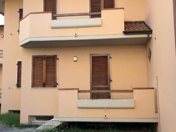 Villa a Schiera in affitto a Massa, posto auto, taverna, lavanderia TrovaCasa