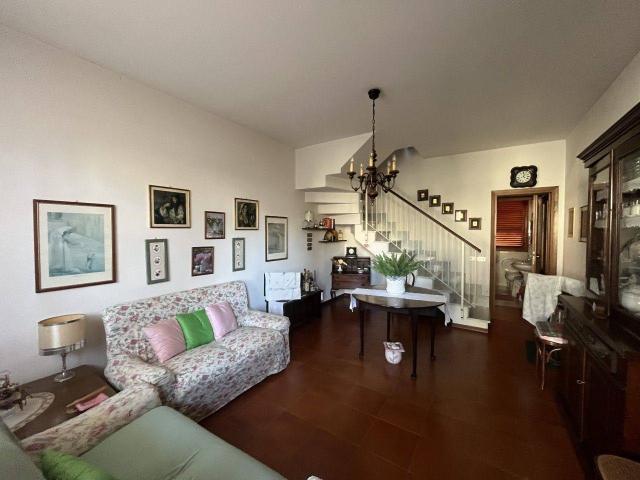 Villa a schiera in affitto a Massa