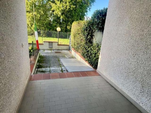 Villa a schiera in affitto a Massa